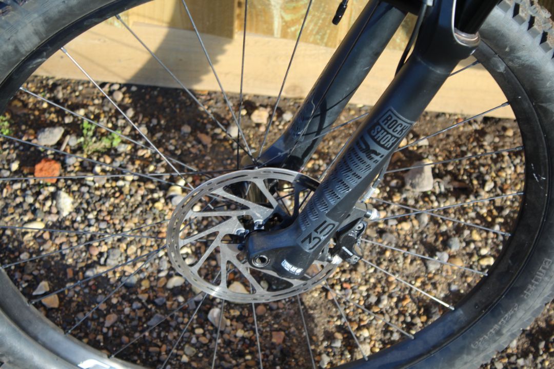 2019 Specialized Levo e-bike. Size medium with 29in Roval Traverse wheels, Sram Level T disc brakes, - Image 17 of 32