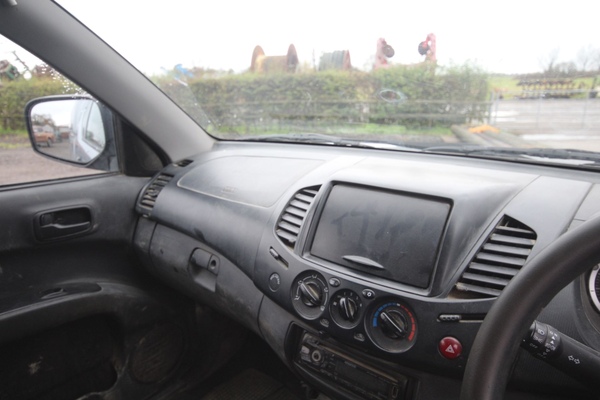 Mitsubishi L200 manual king-cab pick-up. Registration WN16 FMU. Date of first registration 14/03/ - Image 76 of 86