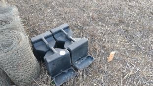 4 x Plastic drinkers,