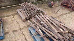 Qty Metal fence posts