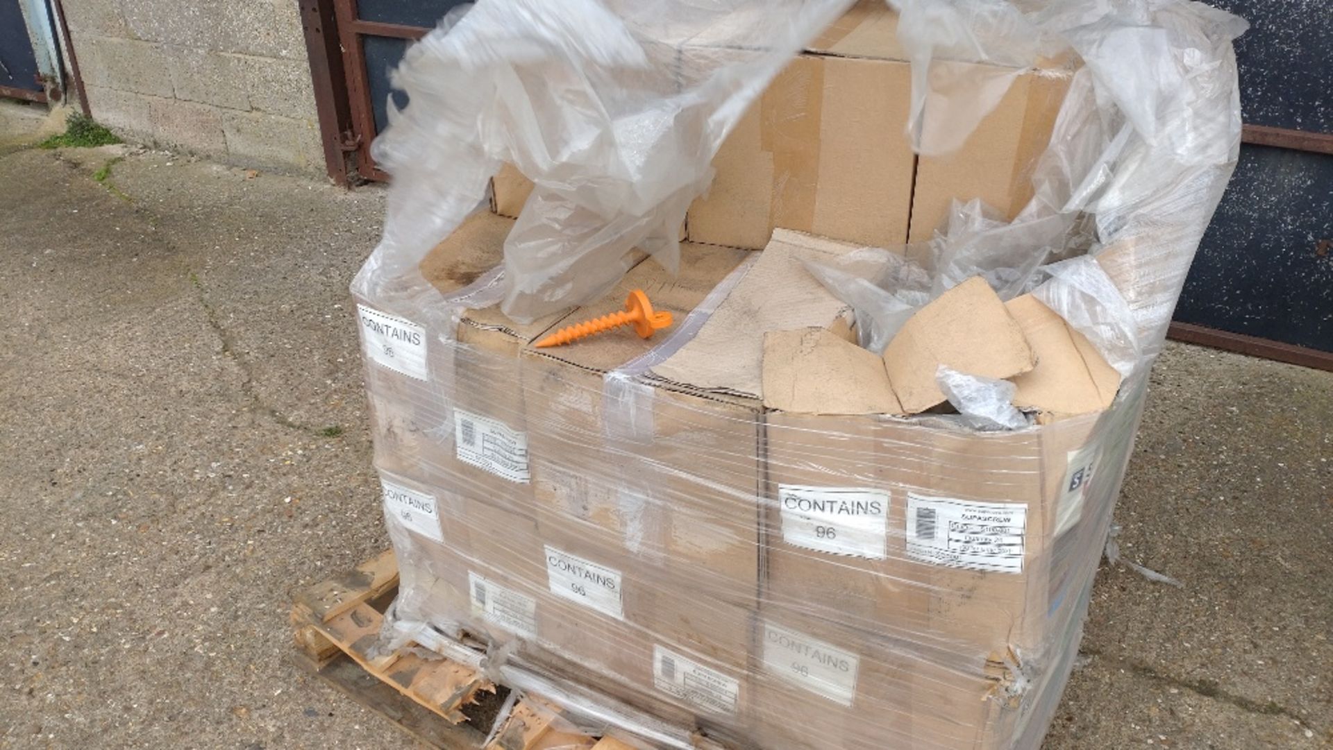 Pallet Supa Cova silage sheet anchor screws