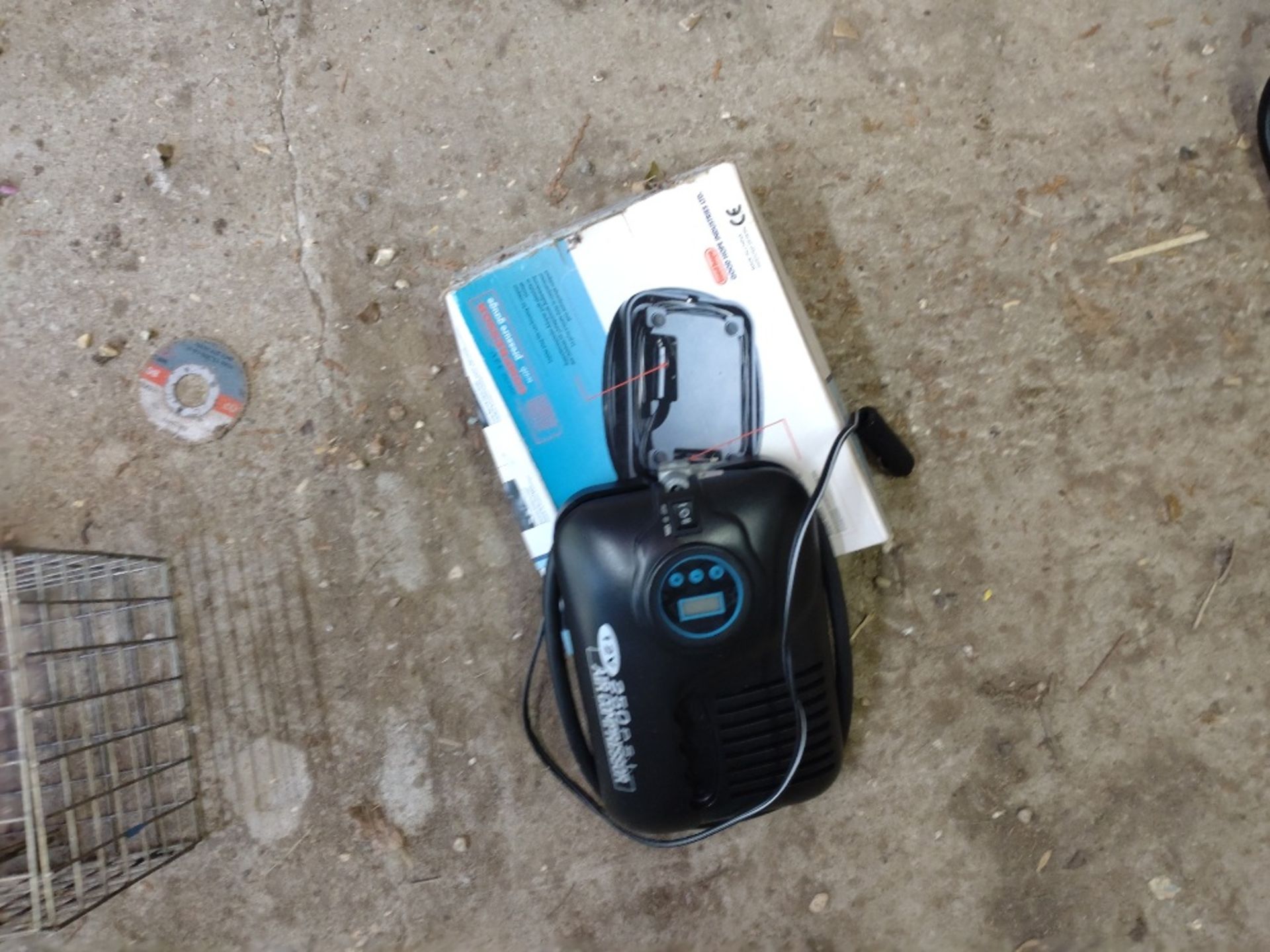 Car tyre inflator,