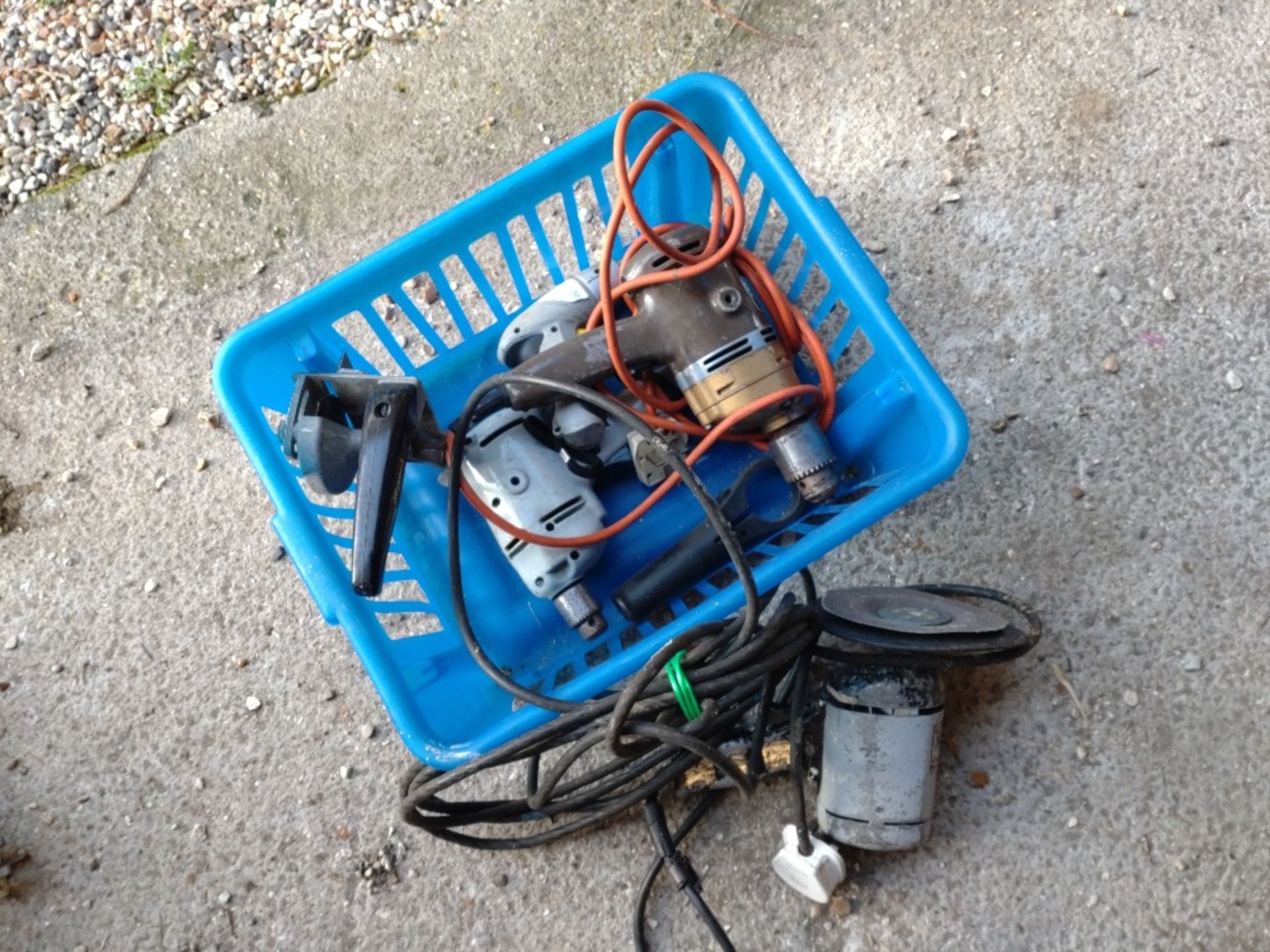 Qty electric drills,