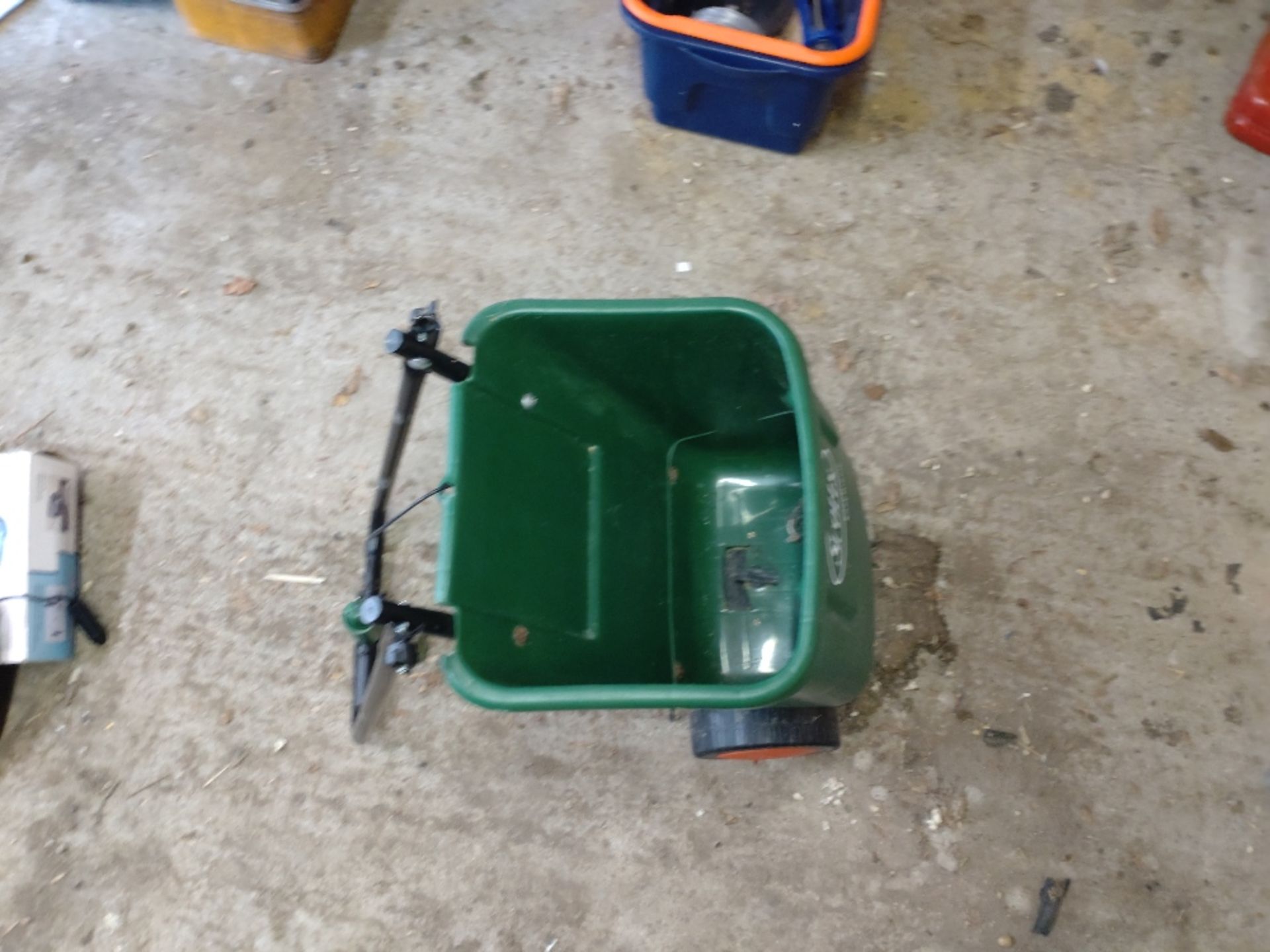 Granule applicator,