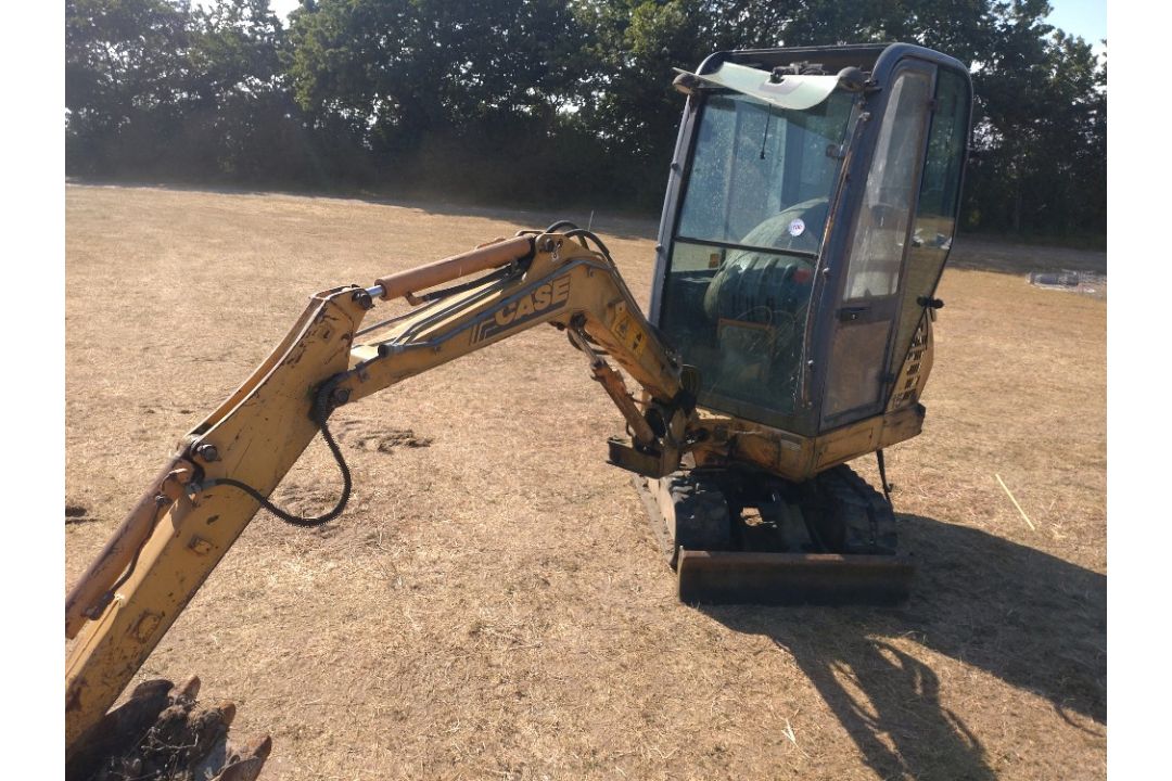 Case 15 Mini Digger - Image 1 of 3