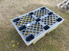 Fuel can spillage container