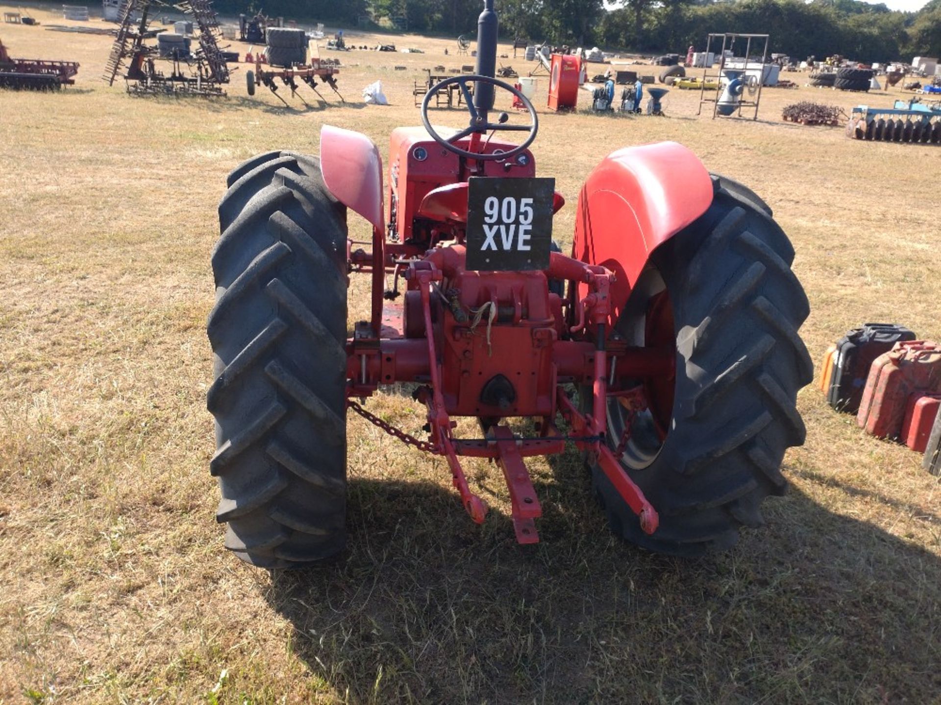 Mc-Cormick International B-250 Tractor , diesel, Reg: 905 XVE, Serial No: 19630, - Image 3 of 3