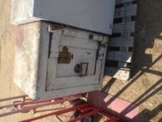 Jewellers safe with key