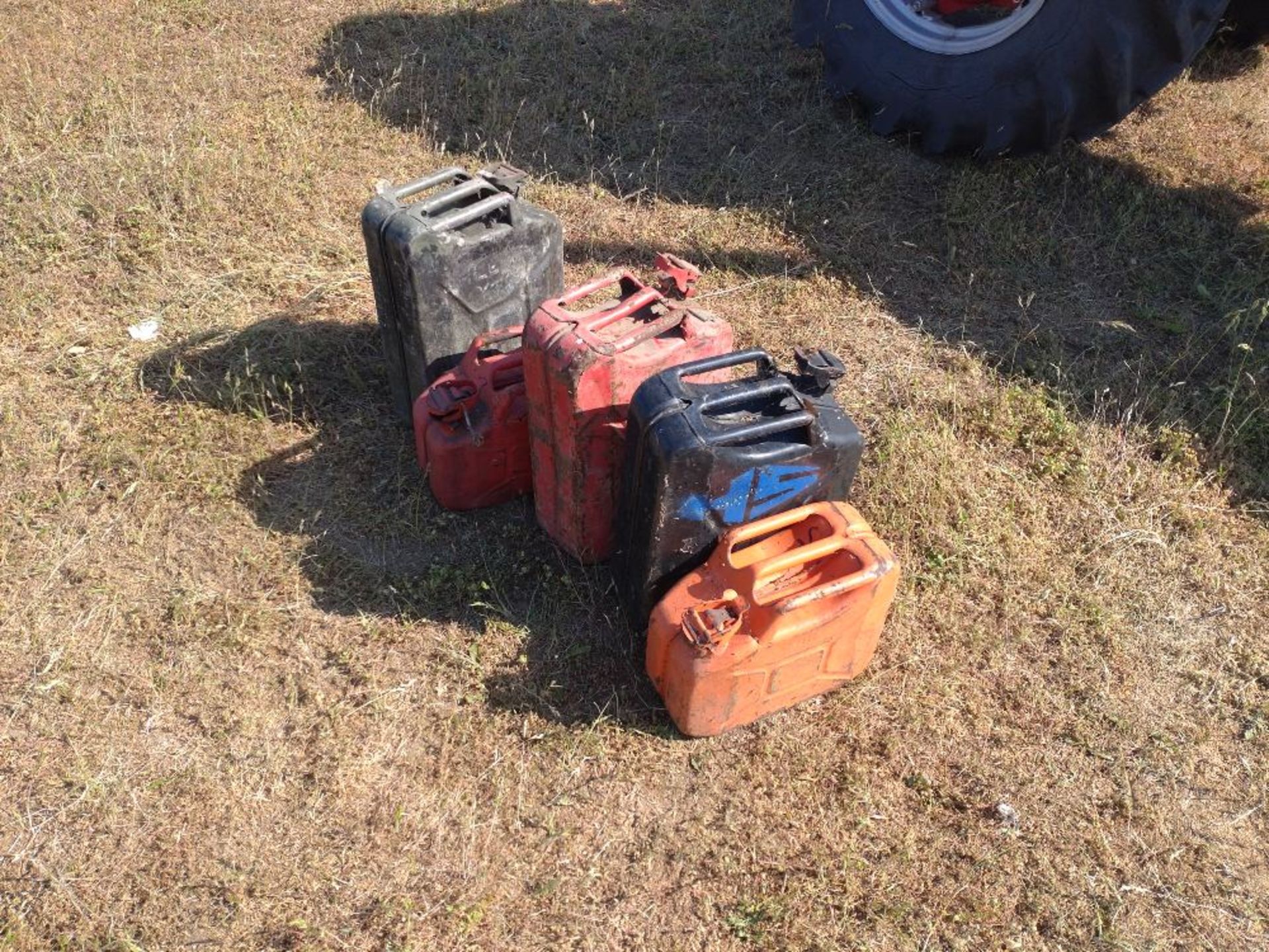 Quantity of jerry cans