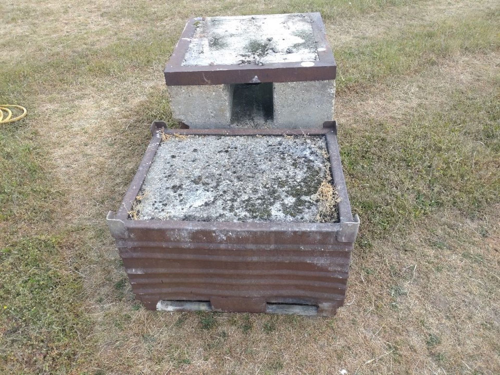 2 x Concrete counter weights