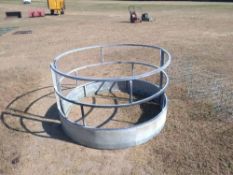 Round bale feeder
