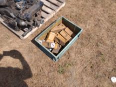 Quantity of CAT 215 and CAT 225 digger bucket teeth