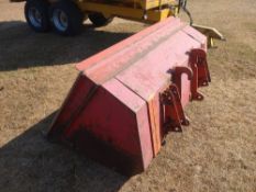 Farmhand grain bucket with JCB Quickfit fittings