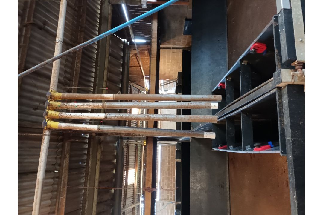 Roxell 56 drop Auto feeder system with 2 motors, 2 lines in 105ft building with control boxes, - Image 2 of 6