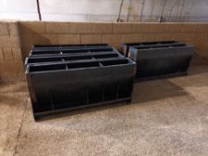 6 x Plastic feeders,