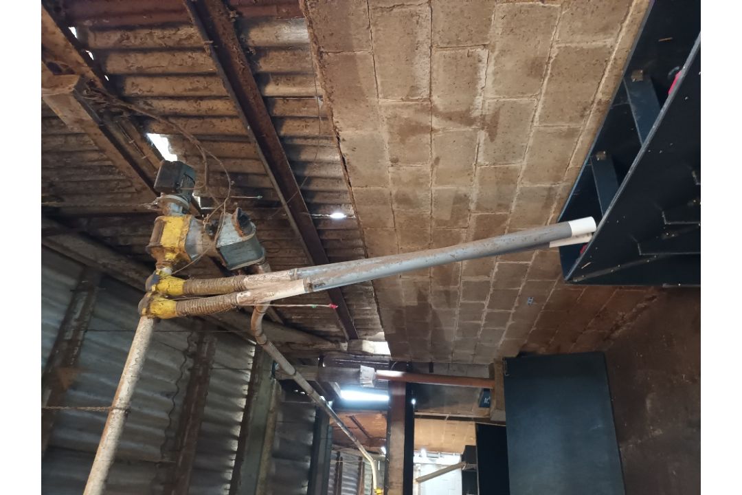 Roxell 56 drop Auto feeder system with 2 motors, 2 lines in 105ft building with control boxes, - Image 3 of 6