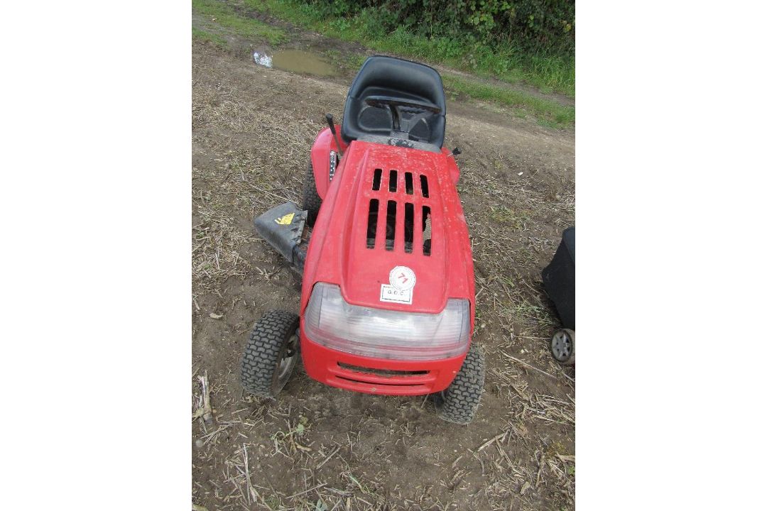 MTD B1115 ride on lawnmower for spares or repair - Image 1 of 4