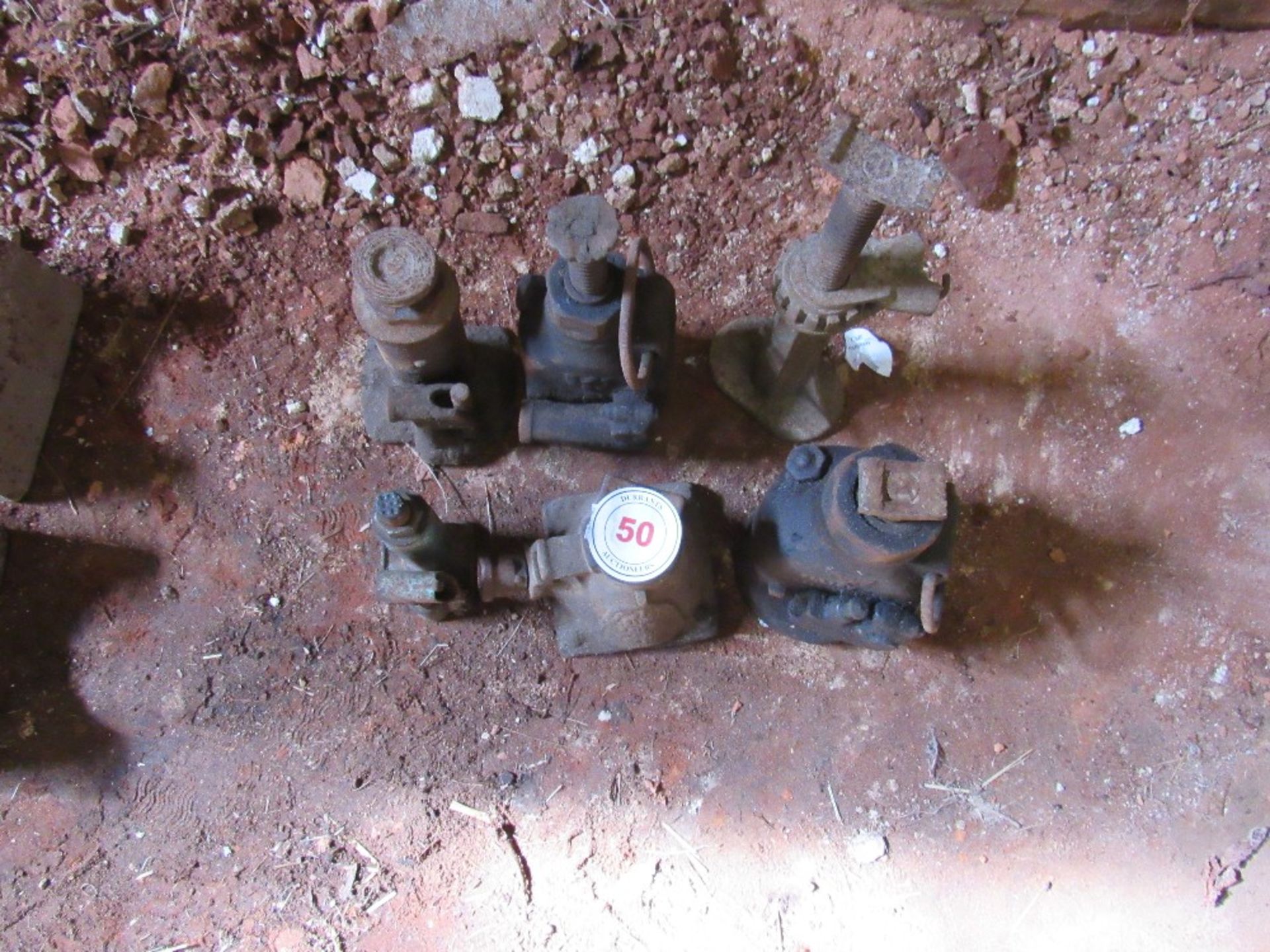 5 x Hydraulic jacks