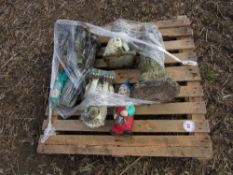 6 x Various concrete garden ornaments,