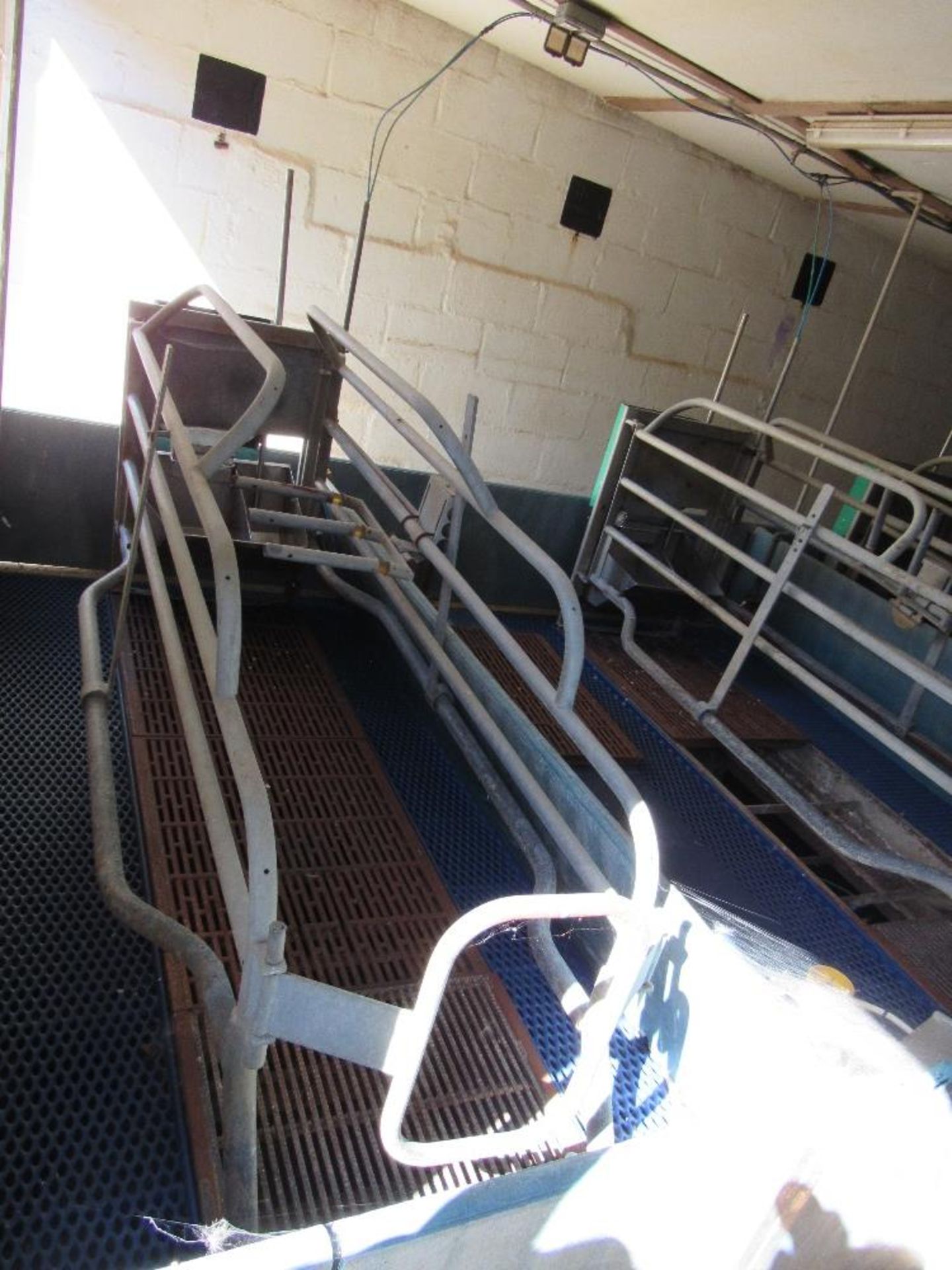10 x Farrowing crates c/w floors - Image 4 of 4