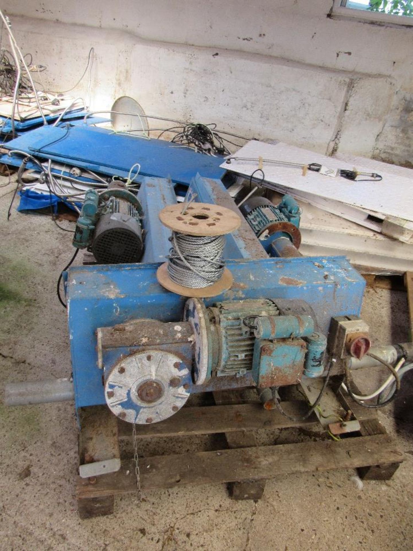 3 x Pull Round auger drive units