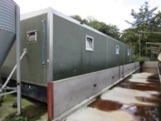 Flat deck unit with 6 x feeders, 2 x heat lamps, nipple drinker units, 8.60m x 6.40m, 15m x 4.