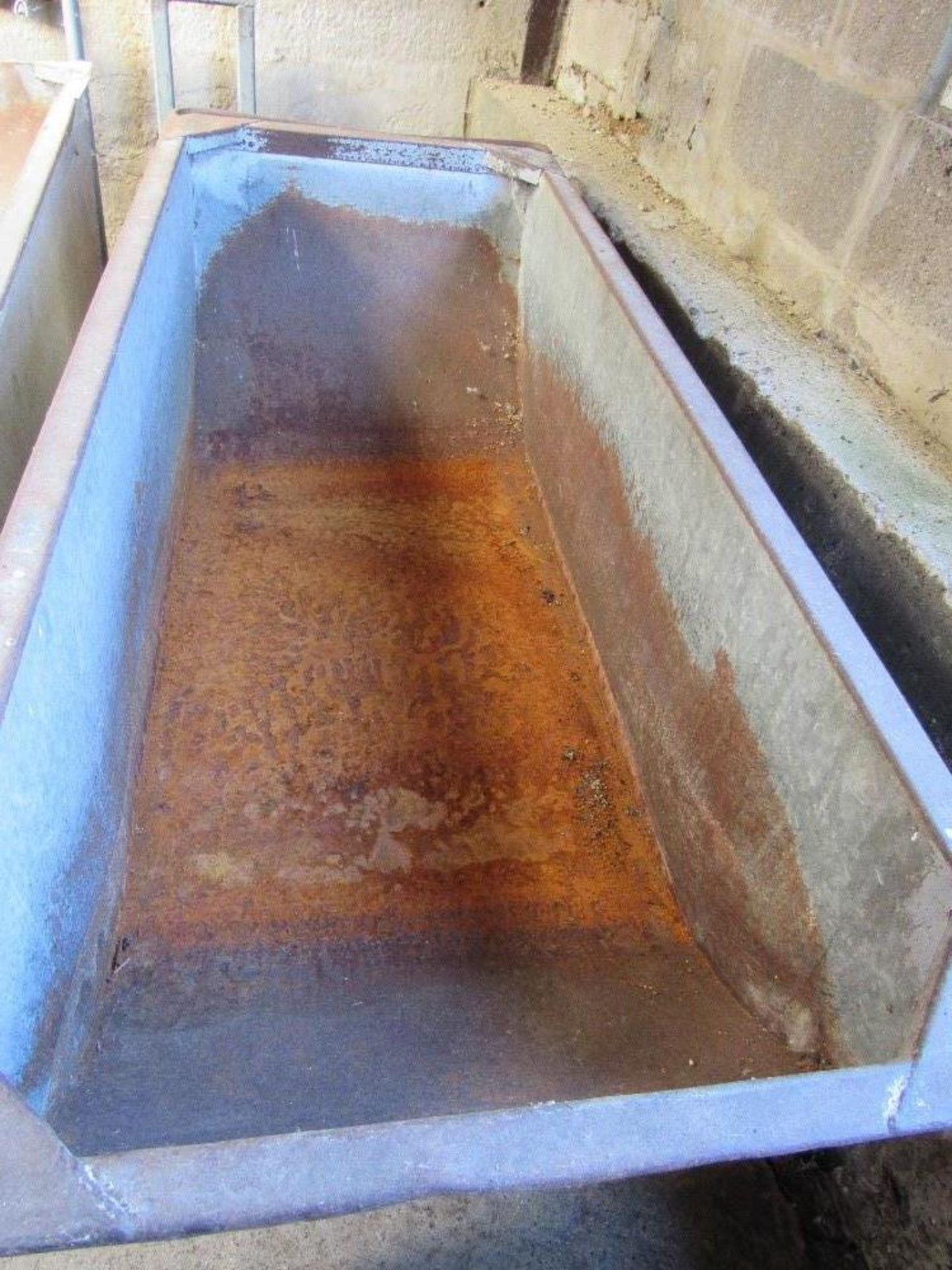 1 x 6' 6" three wheel feed barrow