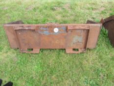 5ft Bucket with Bobcat brackets