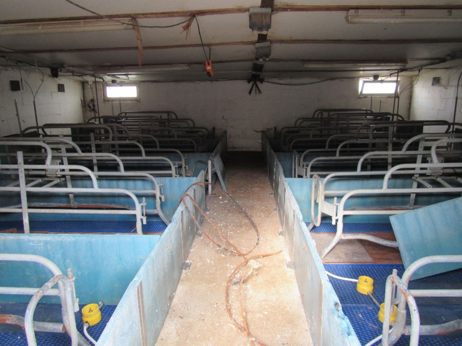 10 x Farrowing crates c/w floors