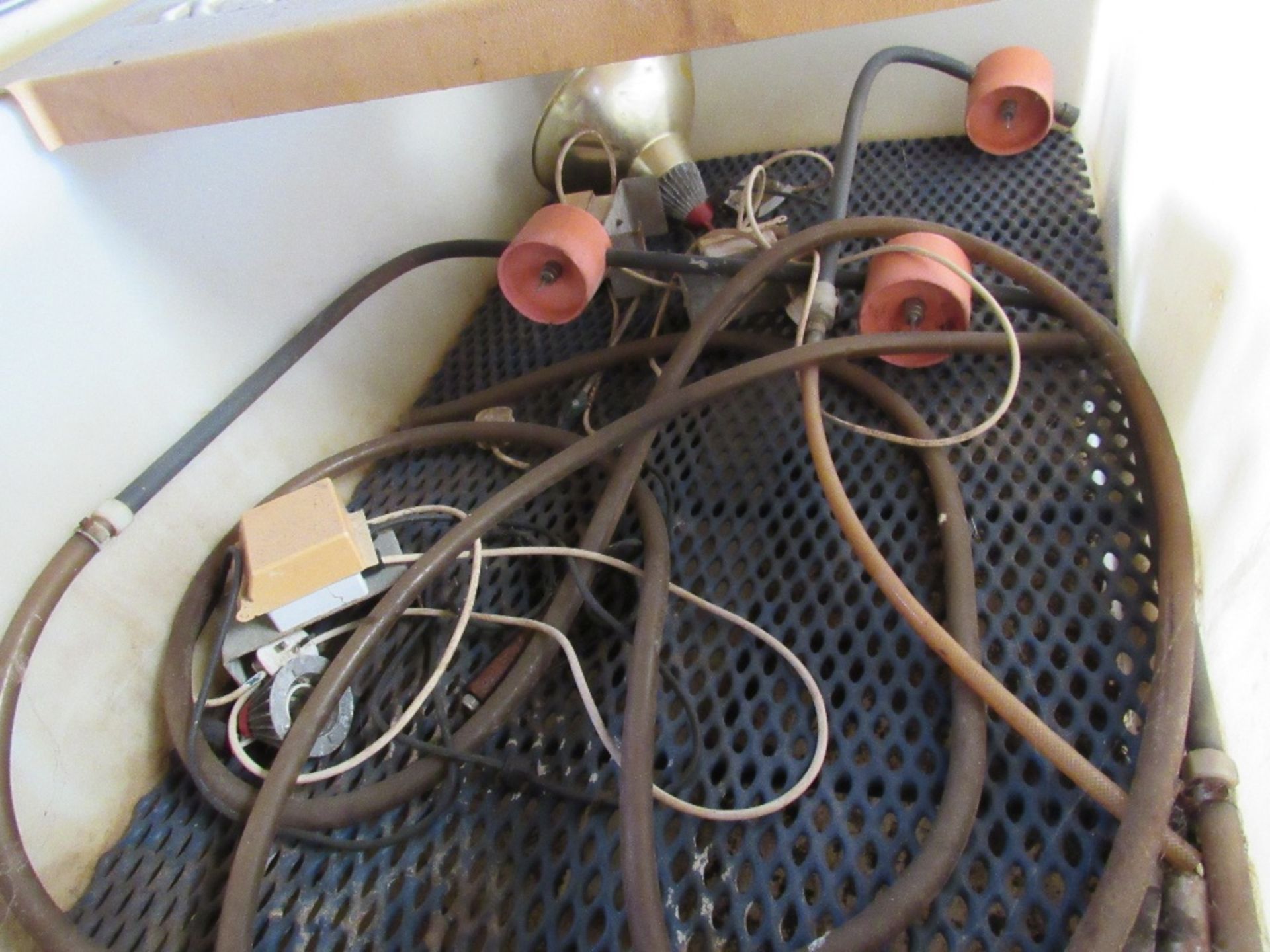 8 x Pig rescue boxes and fittings - Image 2 of 2