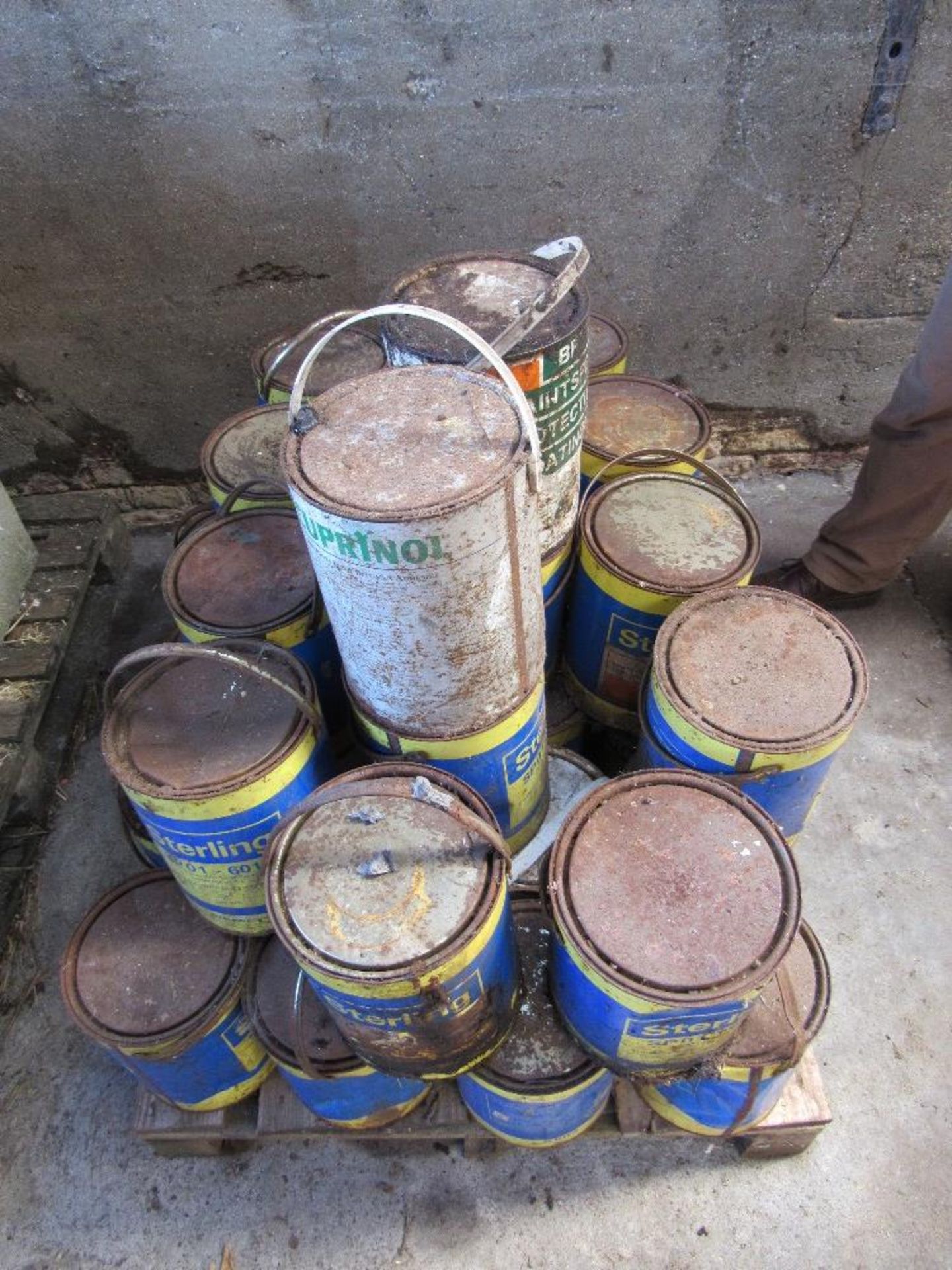 Pallet of assorted Sterling paint variou - Image 2 of 2