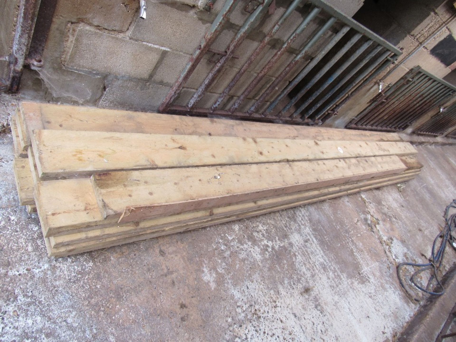 Wooden boards comprising 18 x 16' x 8' x 2' and 1 x 13' 4'' x 8' x 2