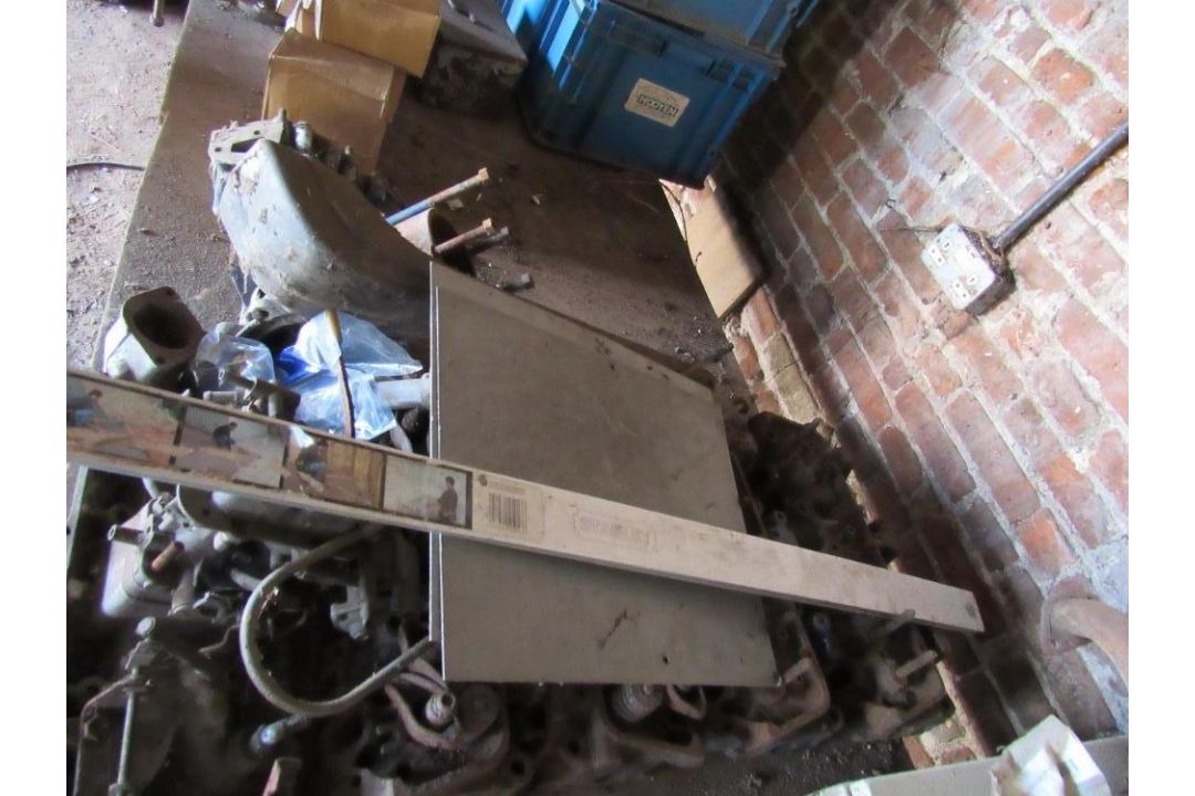 Assorted engine spares and exhaust for Ford Capre & 2 HCL and parts - Image 1 of 2