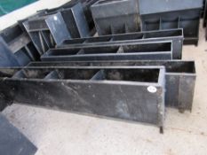 4 x Assorted feeders