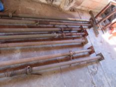 7 x Assorted acrow props