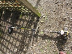 John Deere XT140 strimmer