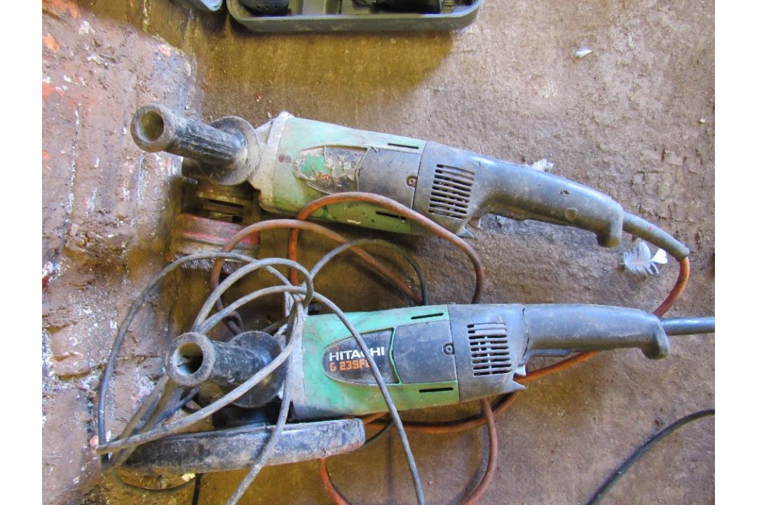 2 x Hitachi G23552 grinder and wire brush