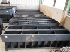 18 x Black plastic feeders, approximately 2.