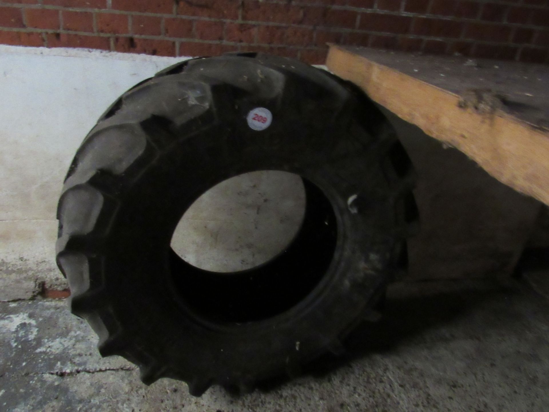 Tyre 495/70-24 Continental