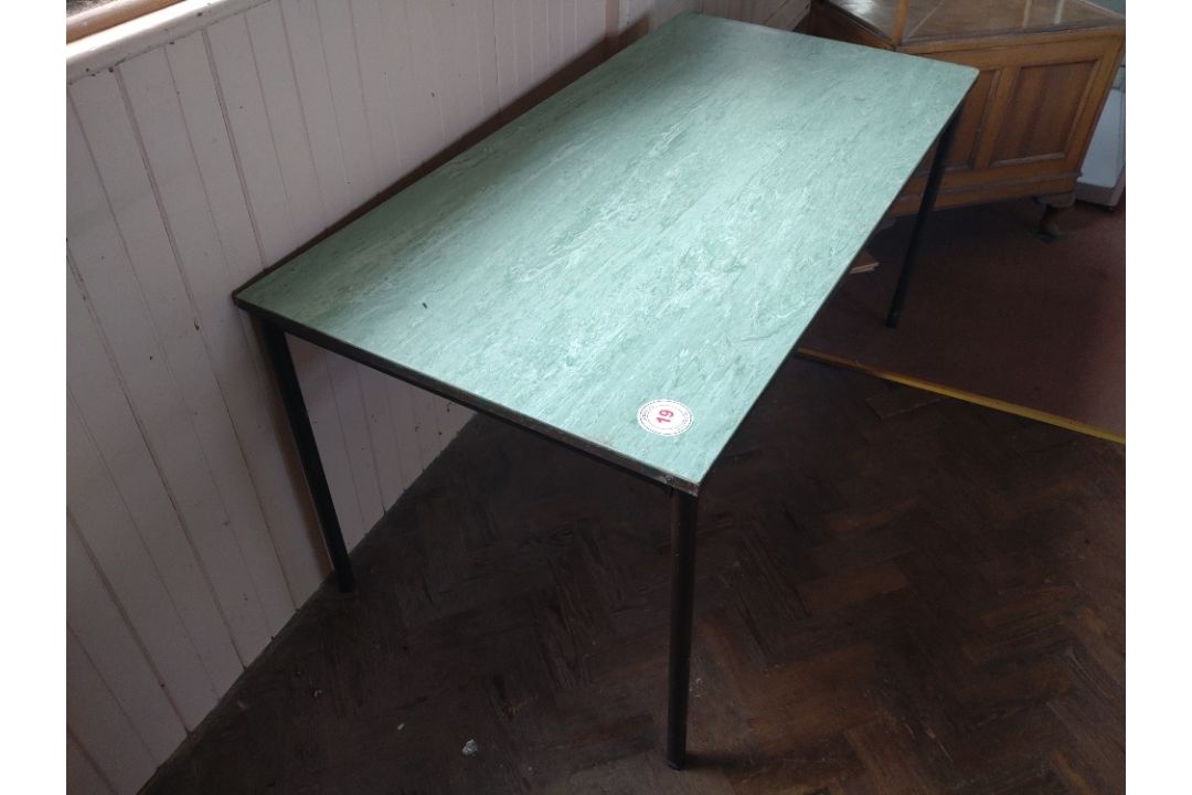 Table 75cm x 150cm