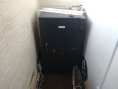 Safe 66cm x 71cm x 122cm