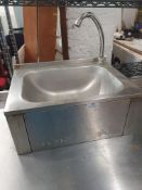 * S/S push opperated handwash sink