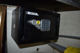 *Combination Safe with Key 20x31x20cm