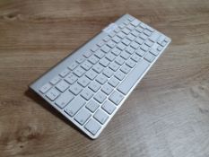 * Apple A1314 wireless keyboard