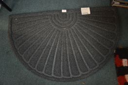 *Semicircular Shell Design Non-Slip Doormat