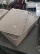 * 20 x plastic trays