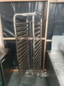 * 15 grid backery rack - suitbble for 1/1 gastros on castors, with tray breaks on either side to