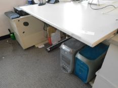 * Cantalever Desk set