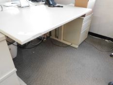 * Cantalever Desk set