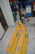 *55 cm x 110 cm Pallet Truck